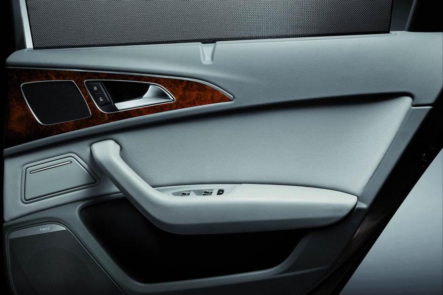 Детали интерьера Audi A6 L e-Tron Concept (4G, C7) 2012 года  (фото 3 из 17)
